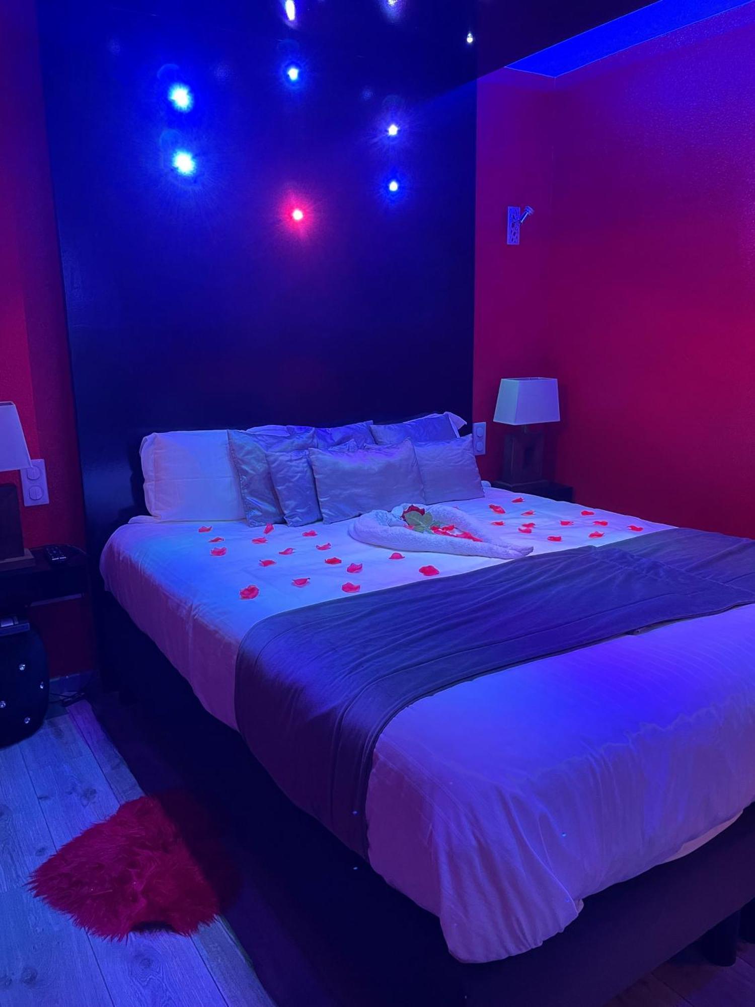 Logis Hotel Centrotel Et Spa Bulles D'Allier Montmarault Eksteriør billede
