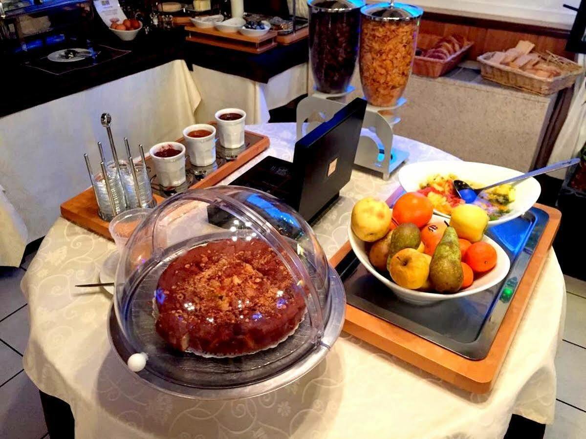 Logis Hotel Centrotel Et Spa Bulles D'Allier Montmarault Eksteriør billede